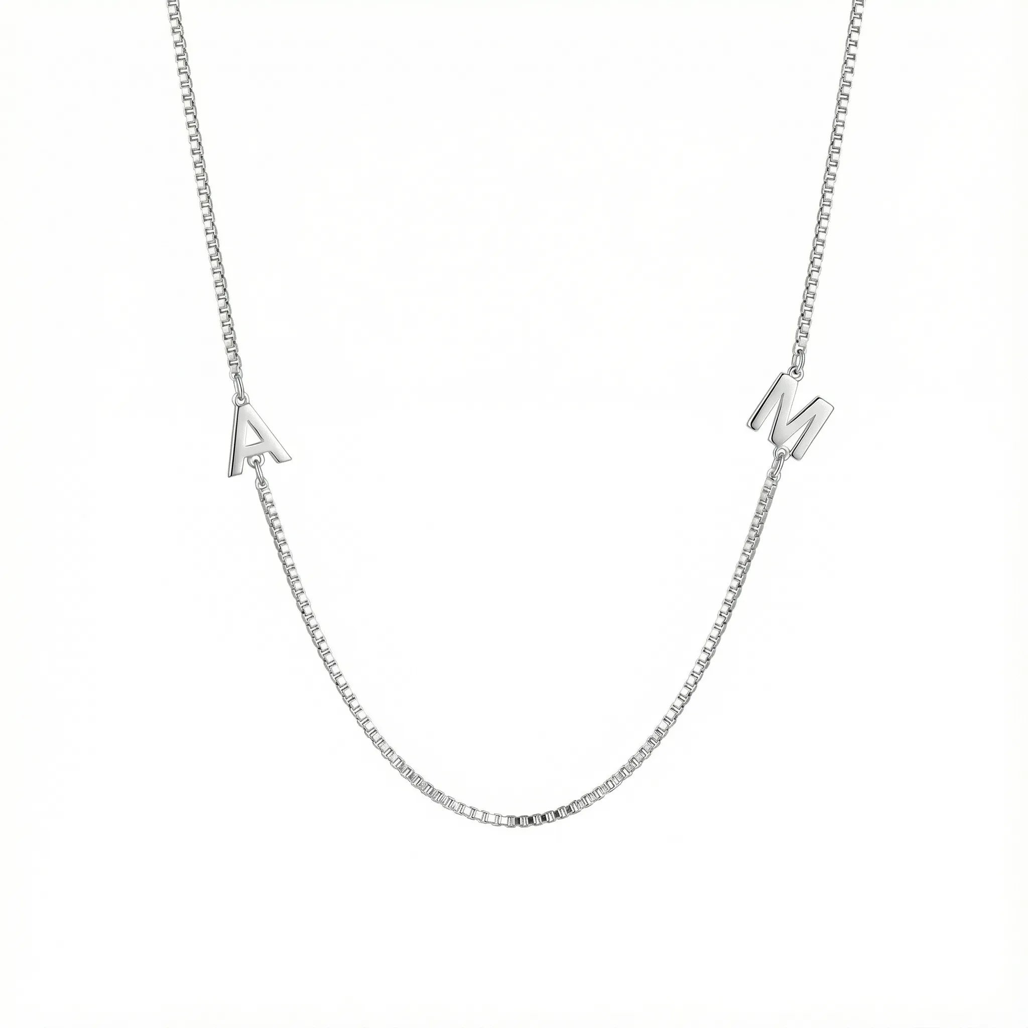 قلادة الحرف المميز