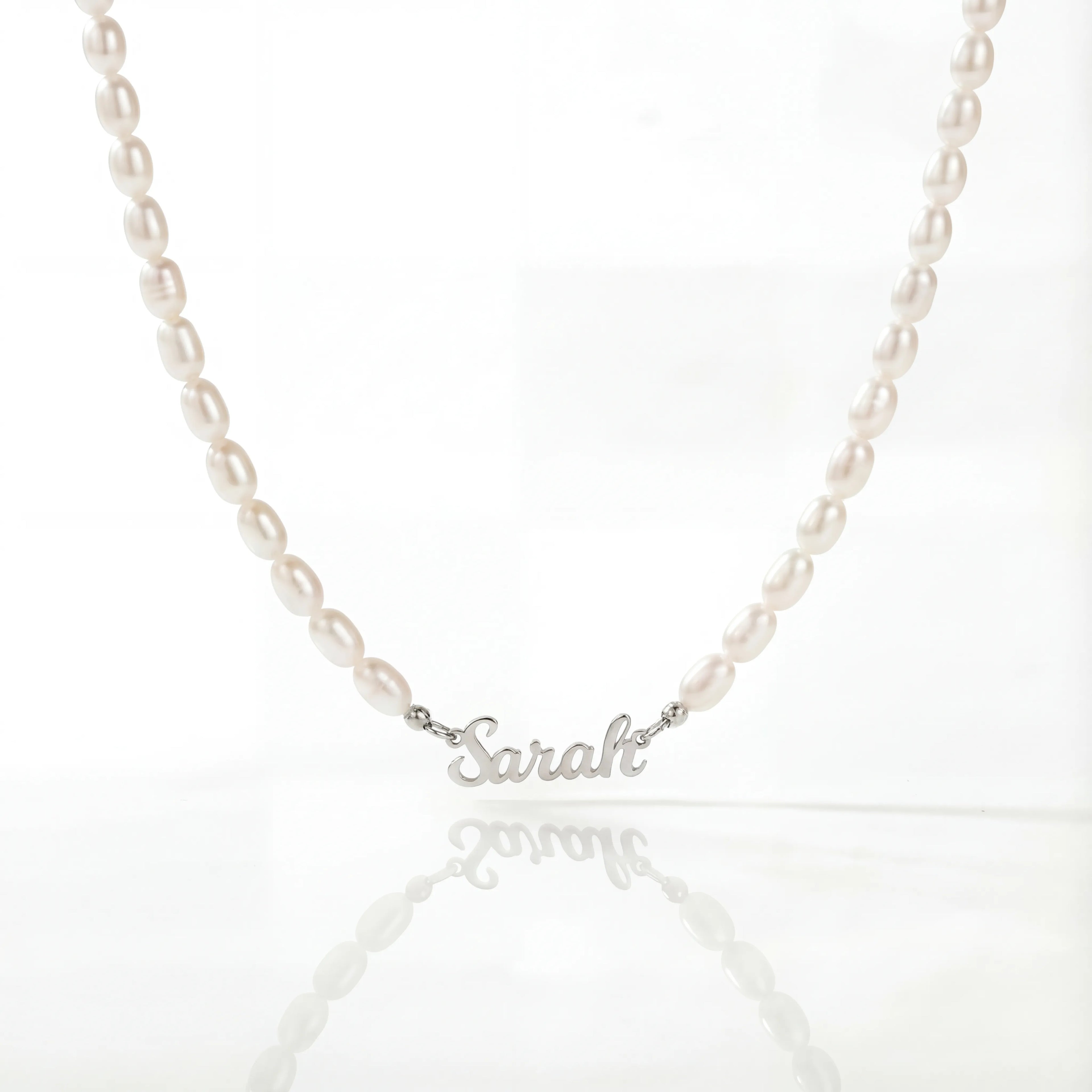 قلادة اسم من اللؤلؤ العذب المخصصة