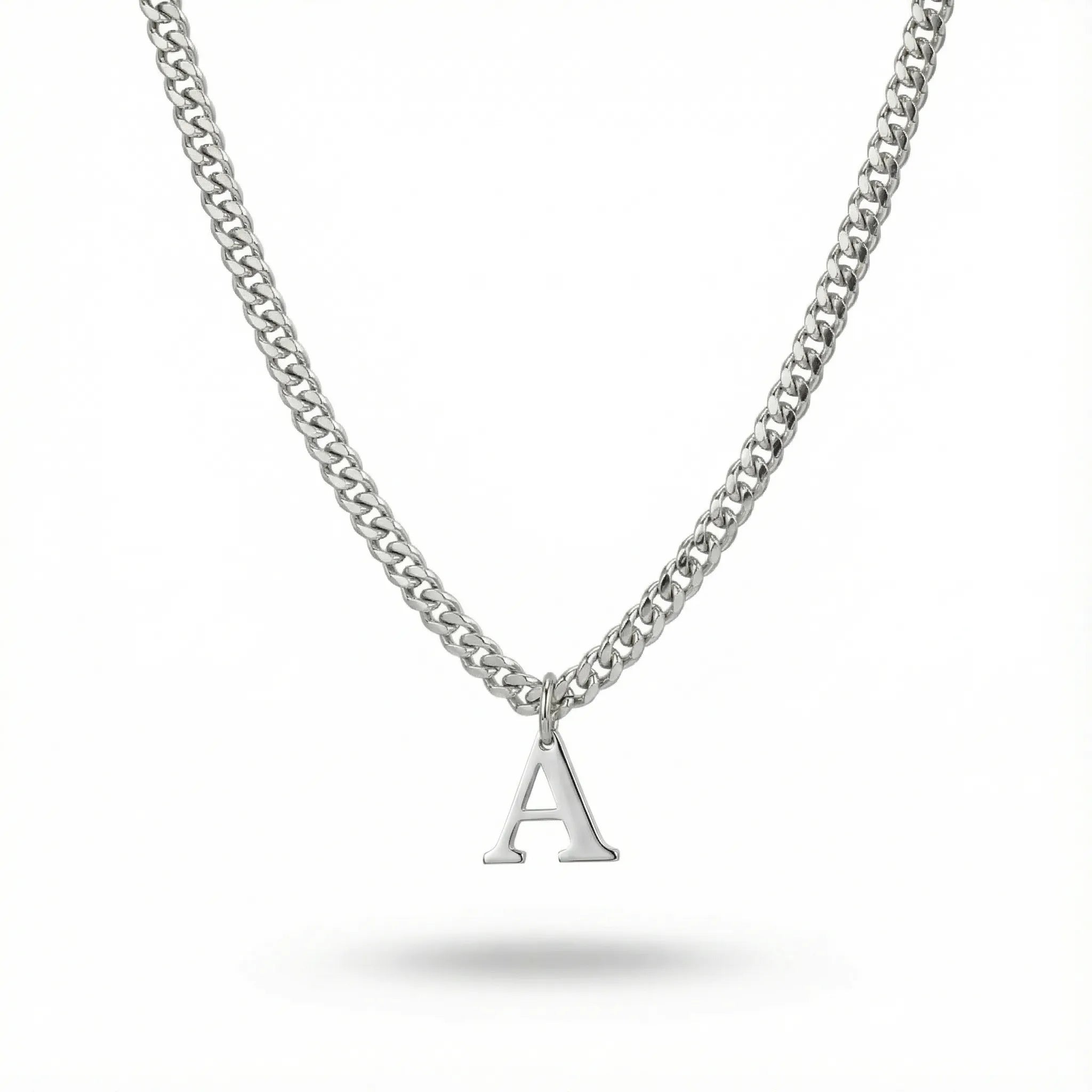 قلادة الحرف الأول الكلاسيكية