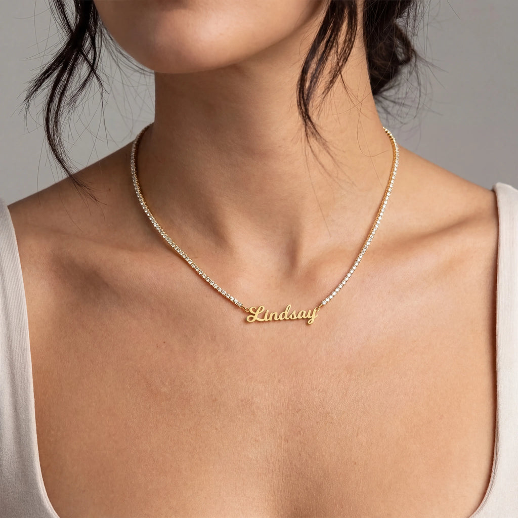 قلادة اسم مخصصة مع زركونيا