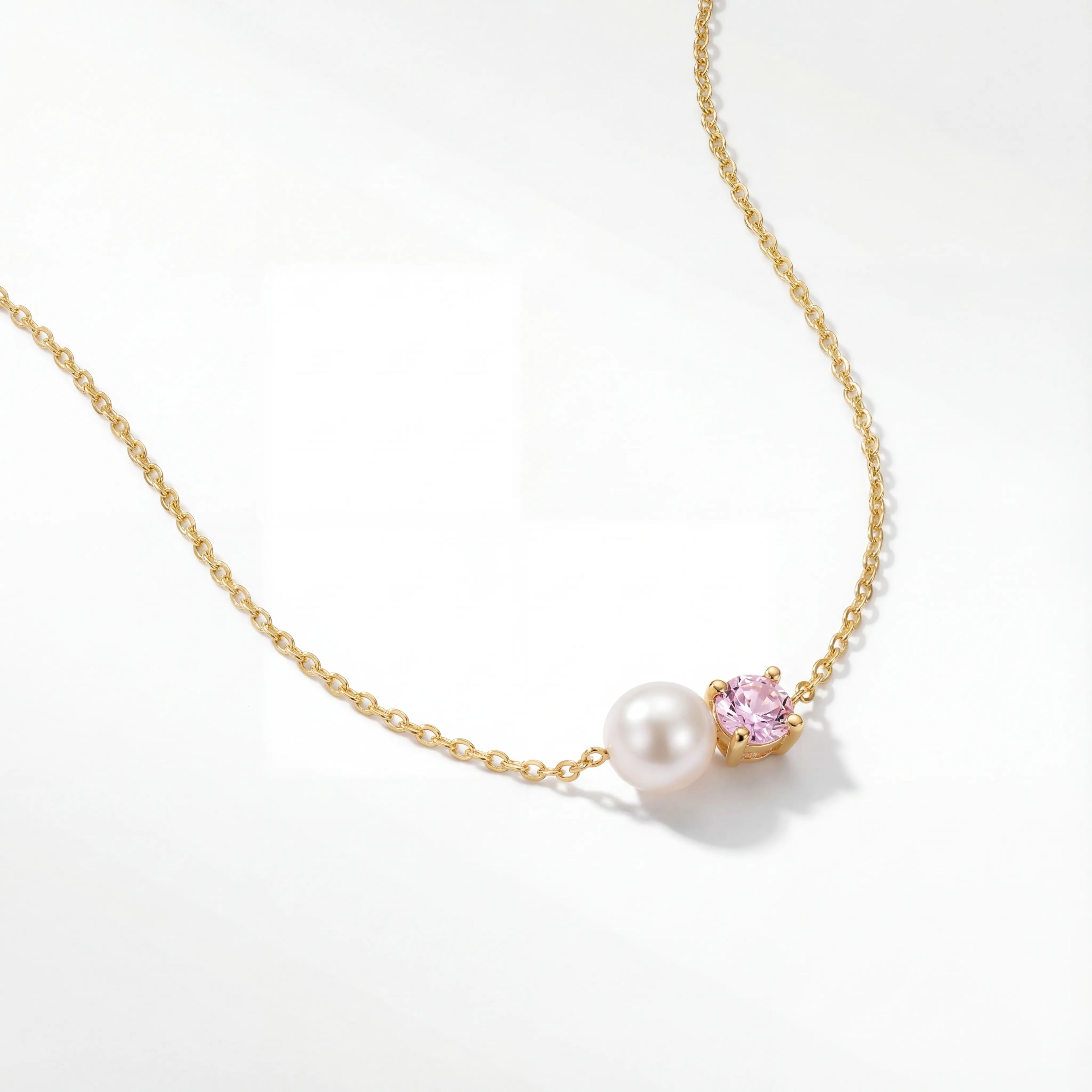 قلادة حجر الولادة اللؤلؤية