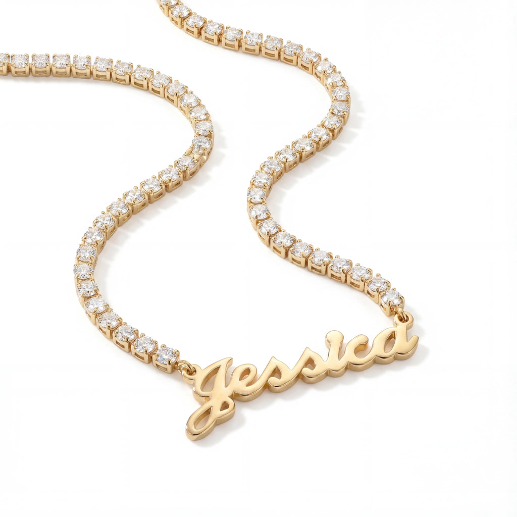 قلادة اسم مخصصة مع زركونيا