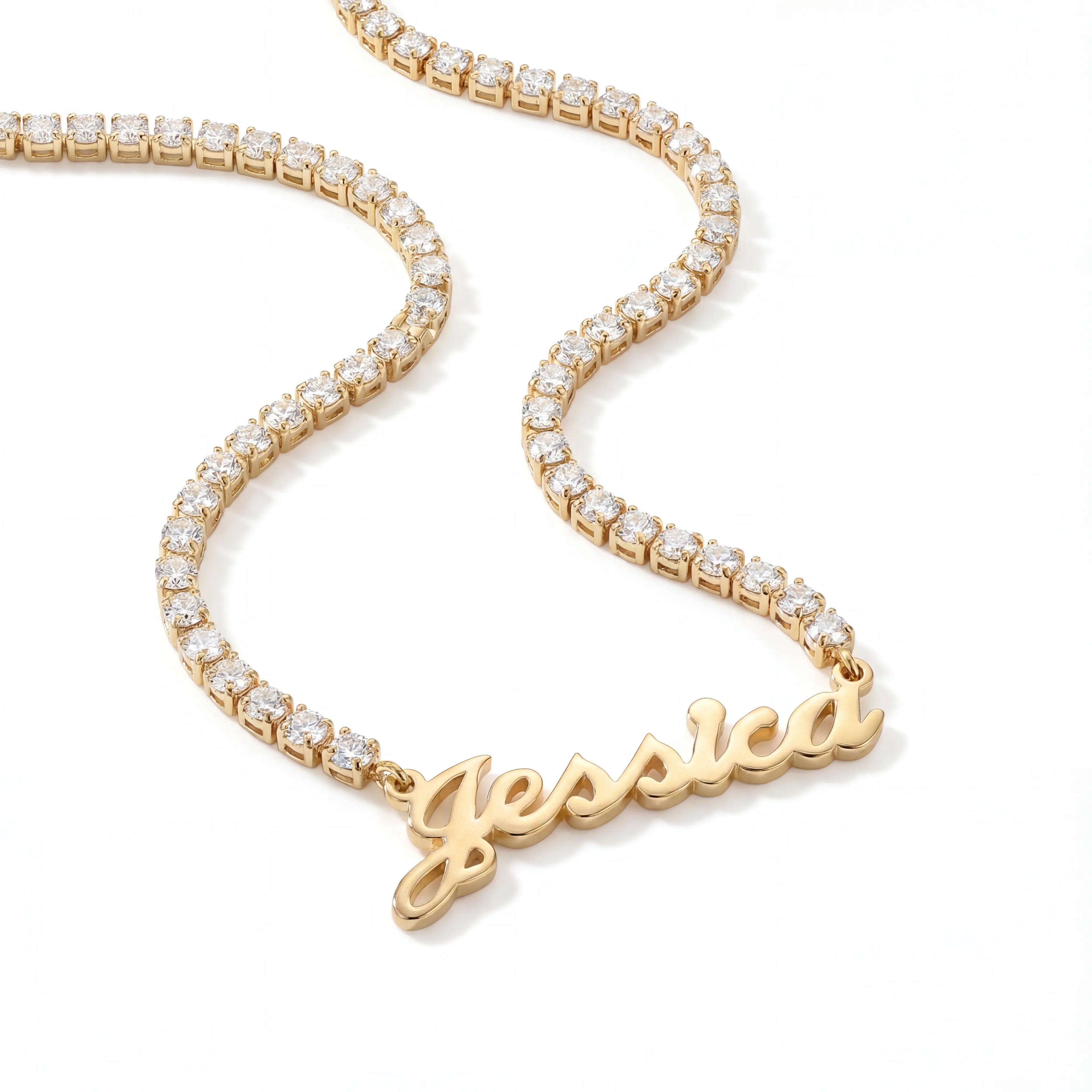 قلادة اسم مخصصة مع زركونيا