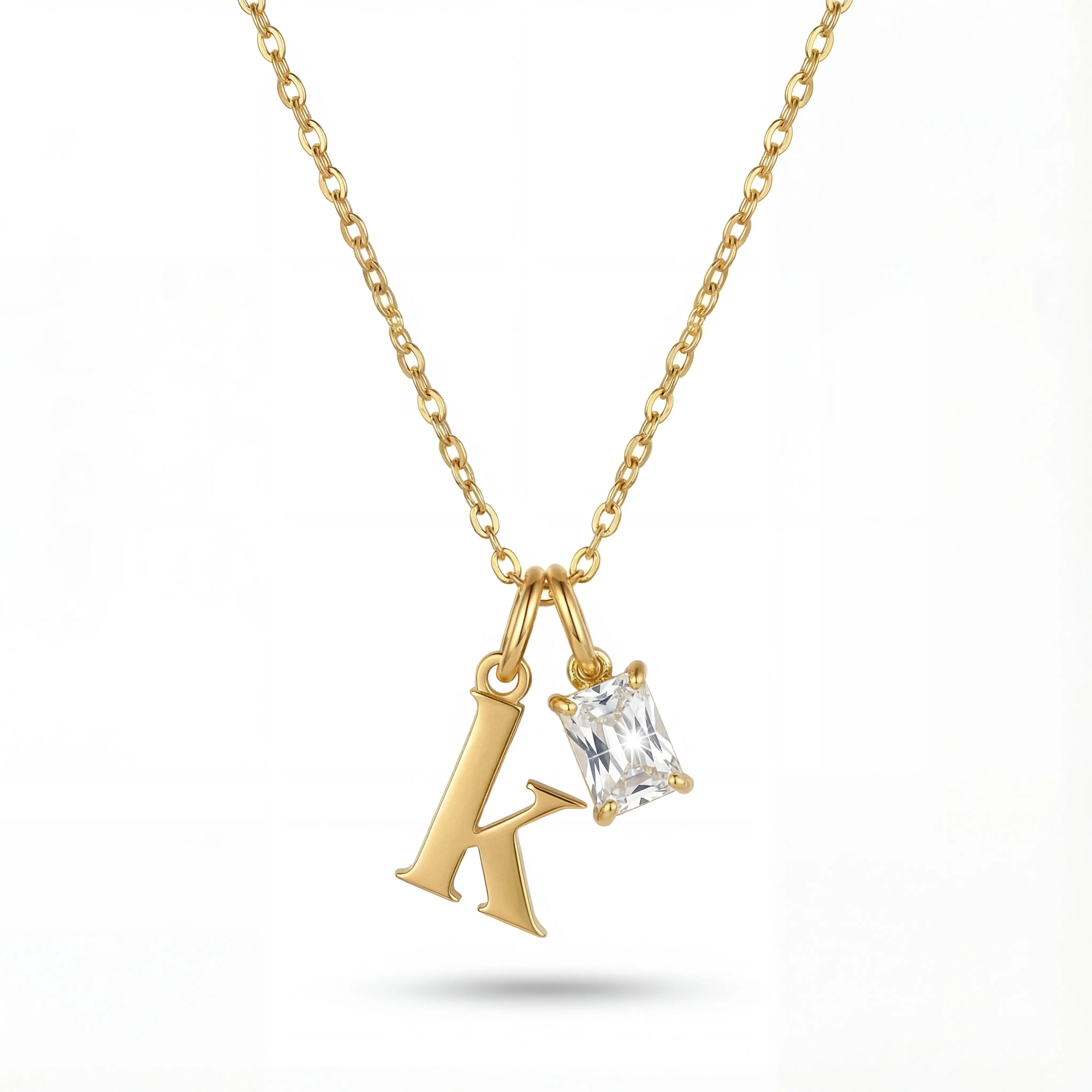 قلادة حجر الميلاد الأولي