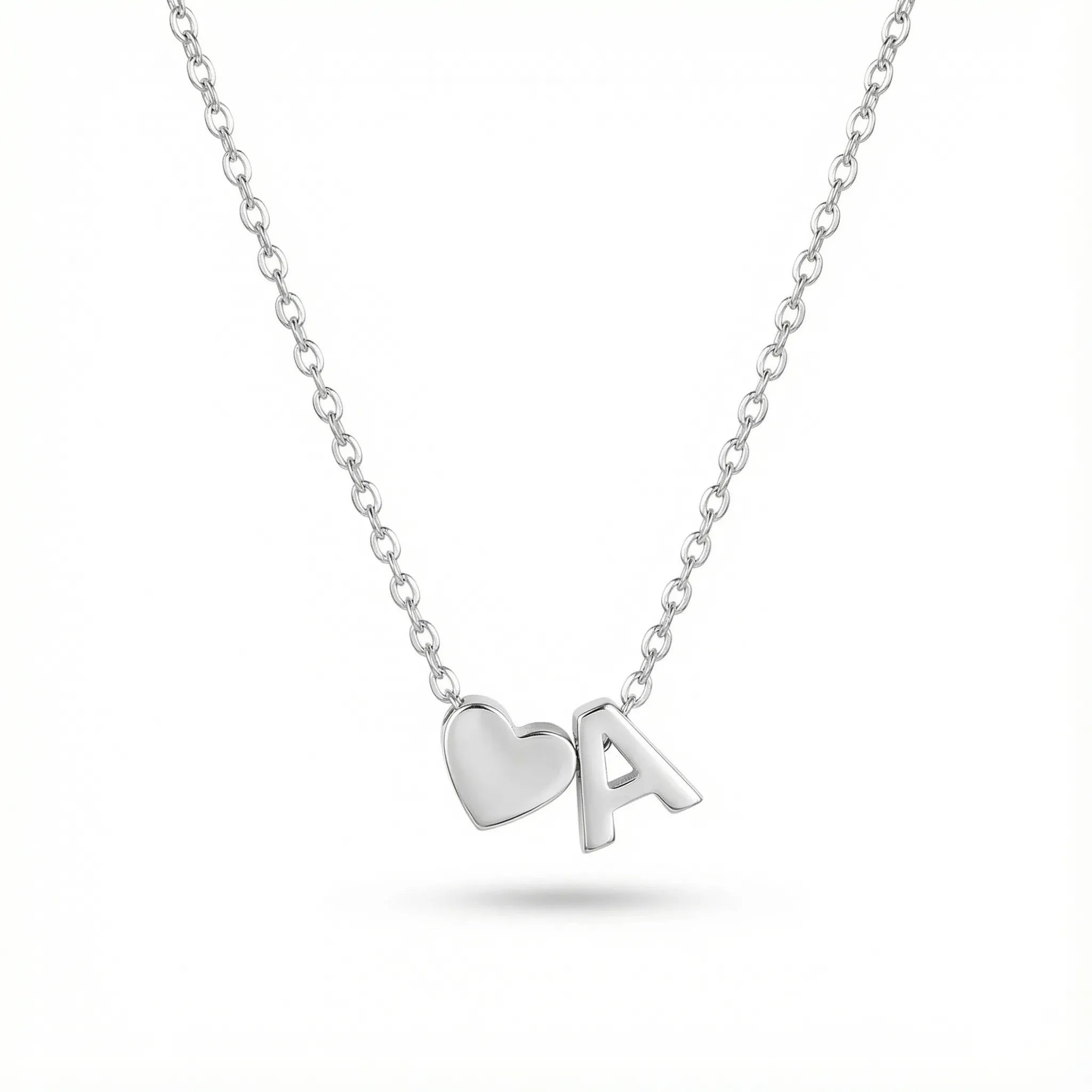 قلادة الحرف الأول على شكل قلب