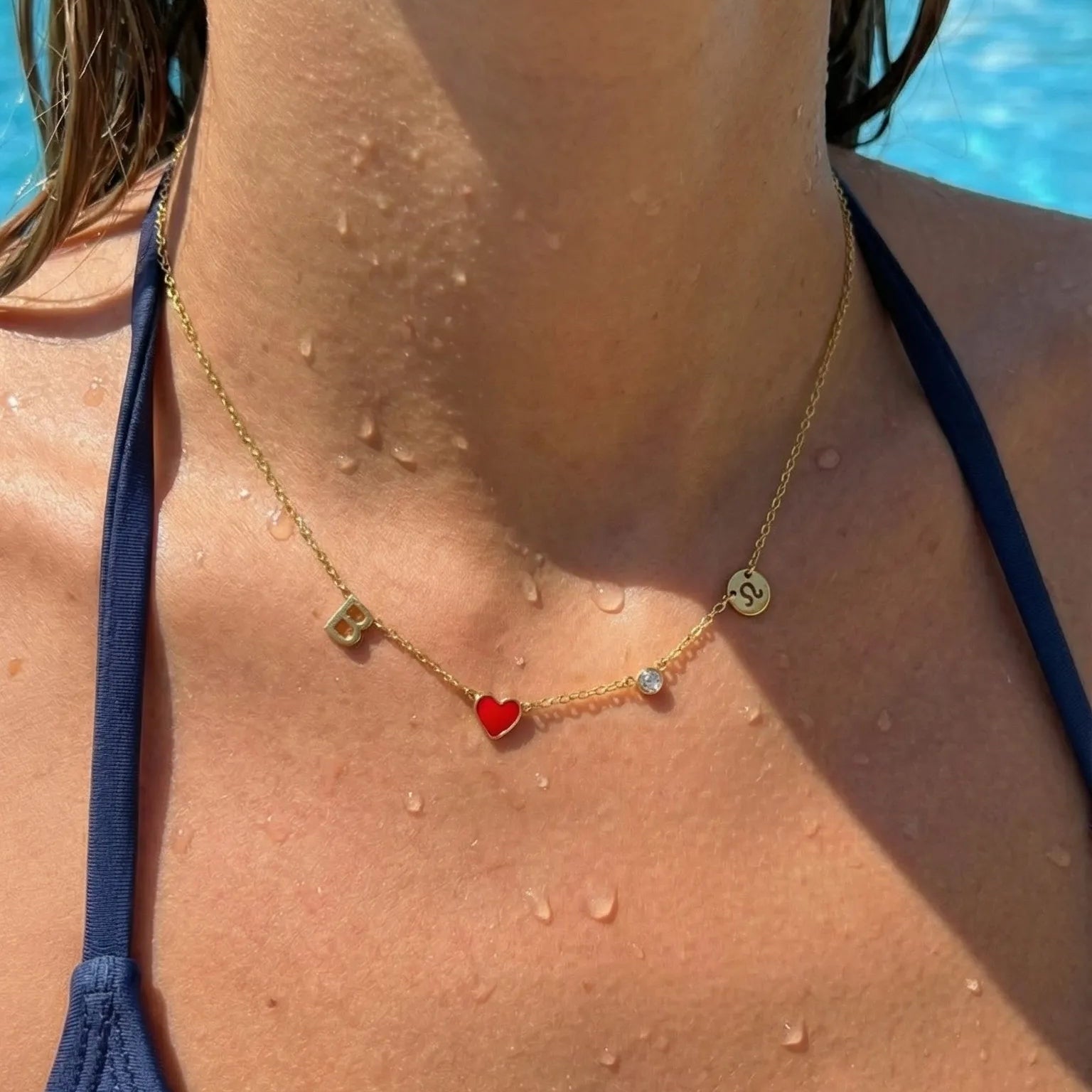 قلادة الحرف الأول مع قلب