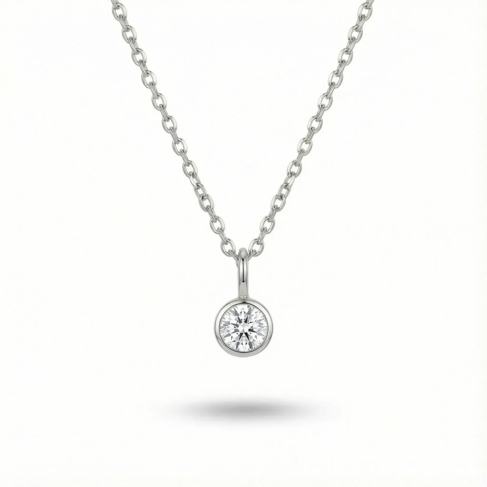 قلادة حجر الميلاد الصغيرة