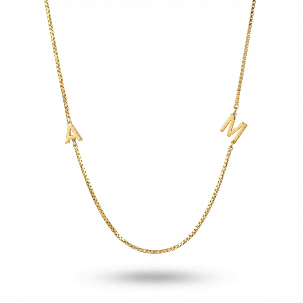 قلادة الحرف المميز