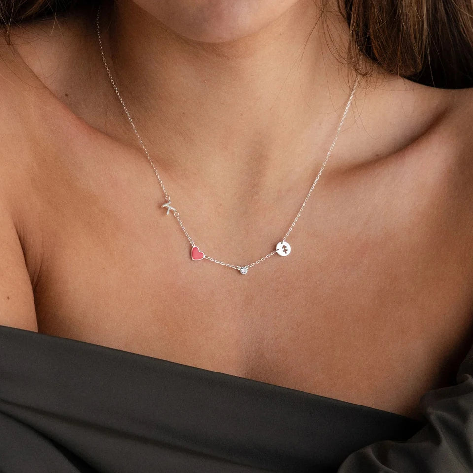 قلادة الحرف الأول مع قلب