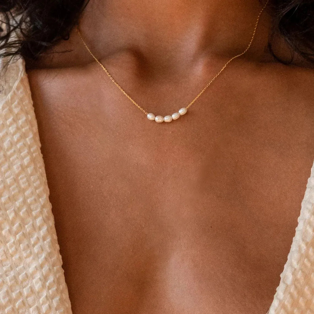 Linear Pearl Necklace