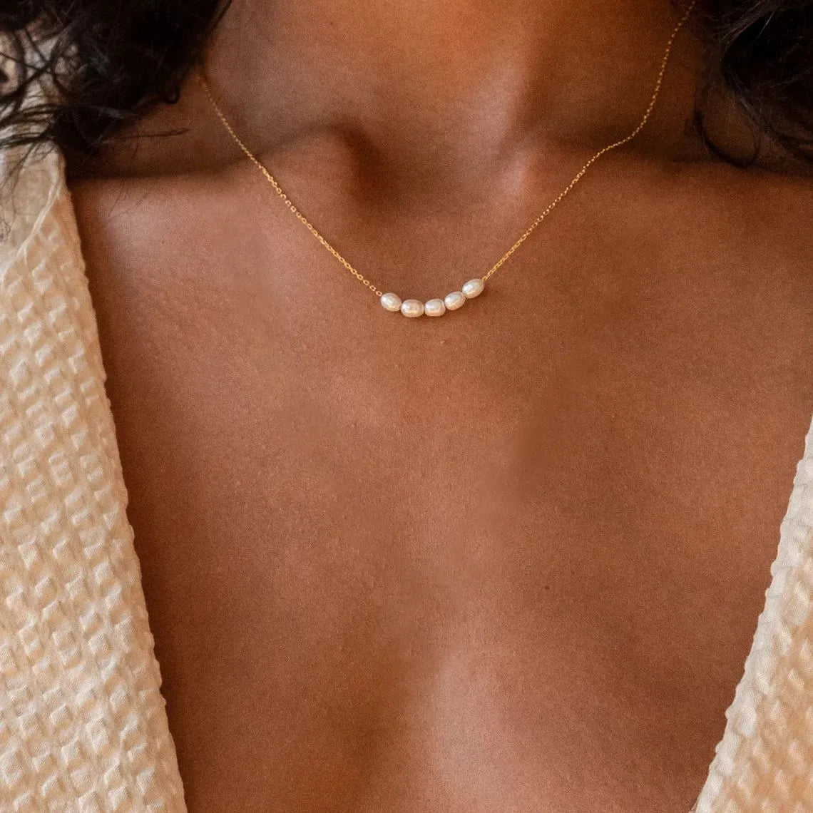 Linear Pearl Necklace