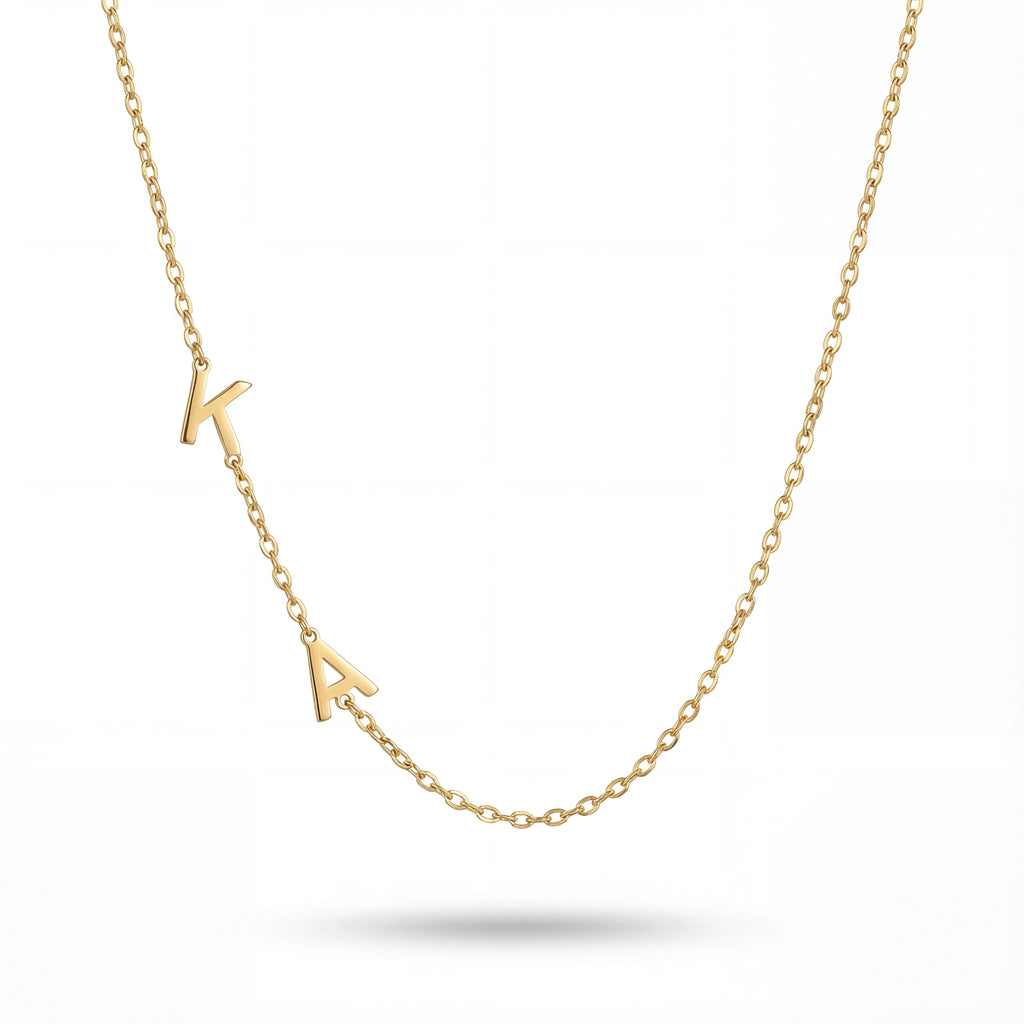 Collar lateral con letra personalizada